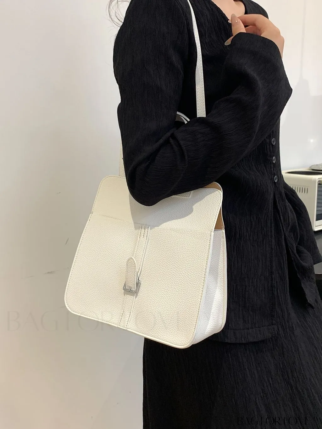 BagForLove - Stylish Handbag with Customizable Shoulder Strap - Contemporary Fashion Accessory