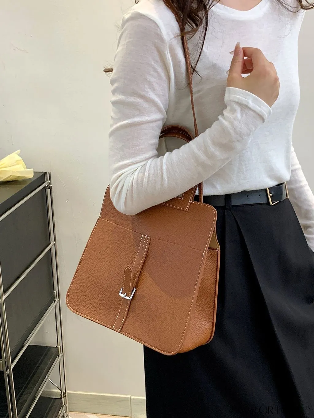 BagForLove - Stylish Handbag with Customizable Shoulder Strap - Contemporary Fashion Accessory