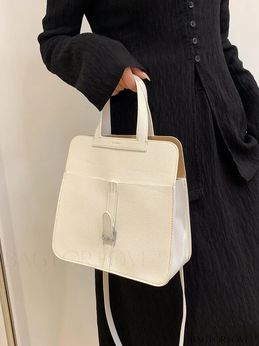 BagForLove - Stylish Handbag with Customizable Shoulder Strap - Contemporary Fashion Accessory