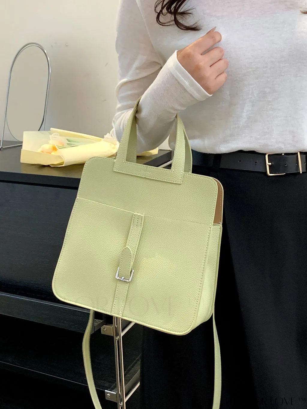 BagForLove - Stylish Handbag with Customizable Shoulder Strap - Contemporary Fashion Accessory