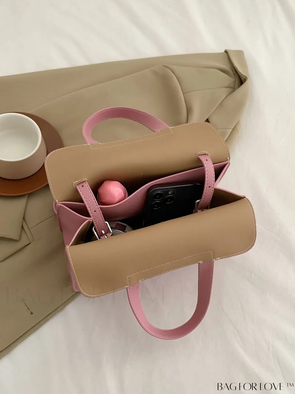 BagForLove - Stylish Handbag with Customizable Shoulder Strap - Contemporary Fashion Accessory