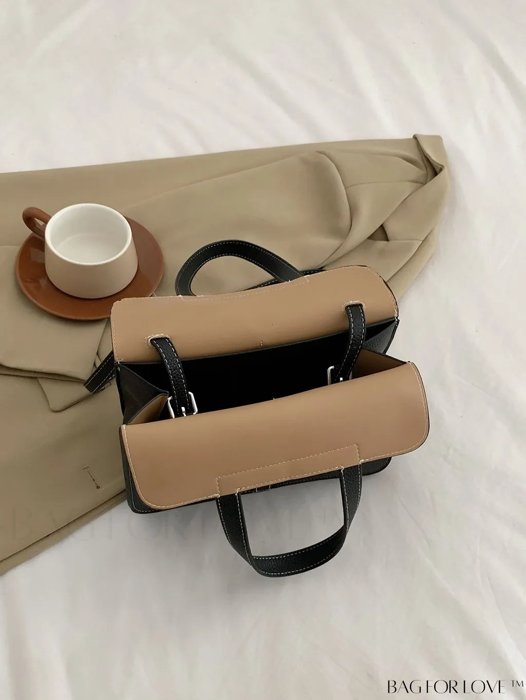 BagForLove - Stylish Handbag with Customizable Shoulder Strap - Contemporary Fashion Accessory