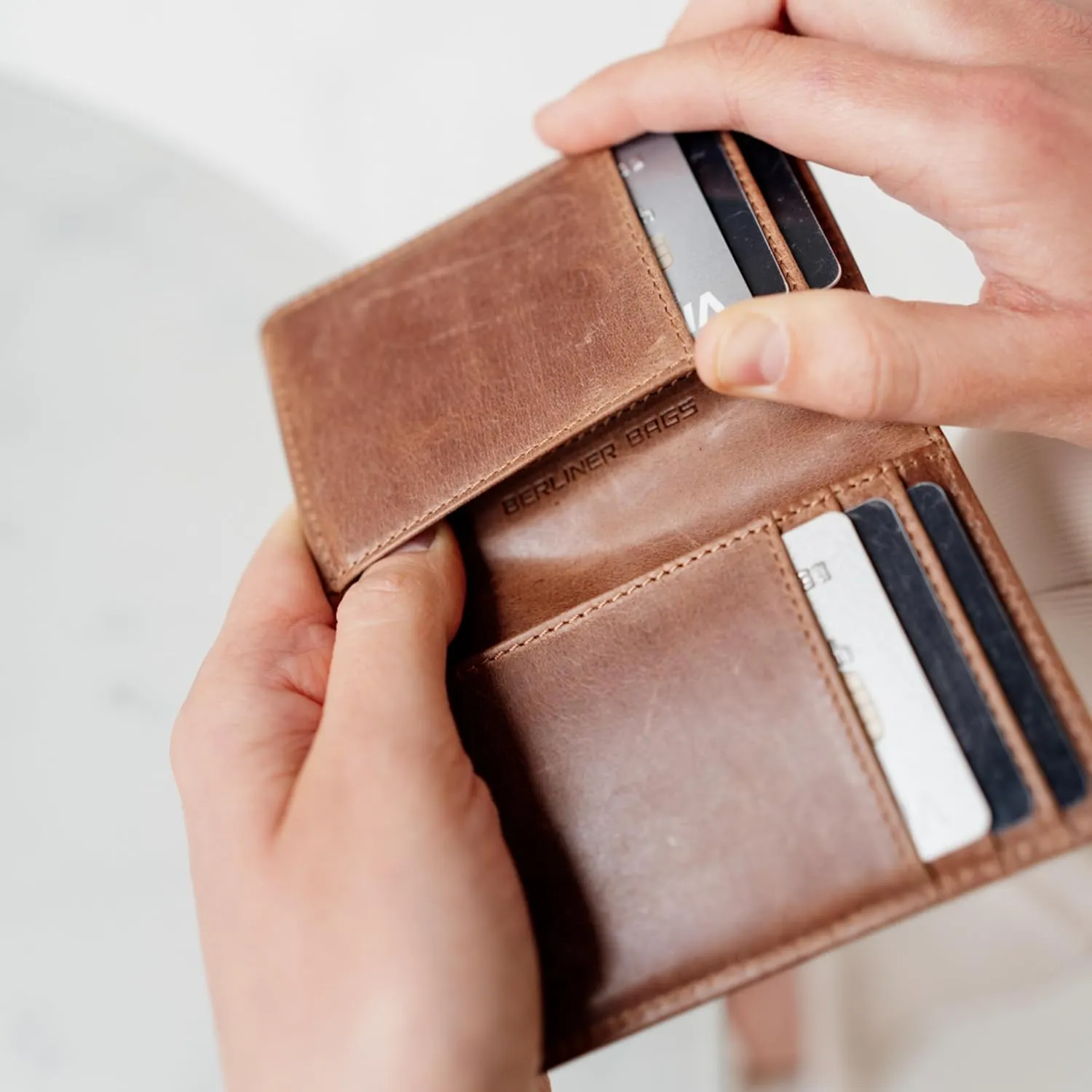 BERLINER BAGS Vintage Genuine Leather Slim Wallet Porto, Card Holder, Bifold Small Wallet, RFID Protected Wallet for Men and Women - Brown