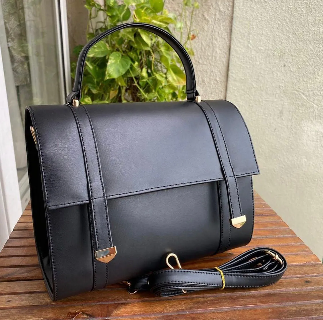 CLASSIC SATCHEL