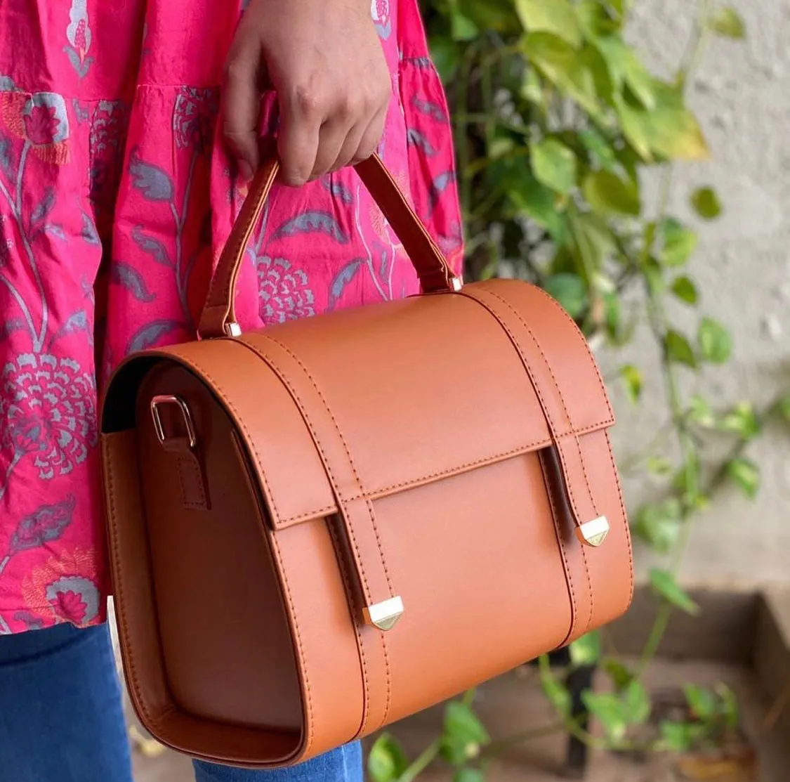 CLASSIC SATCHEL