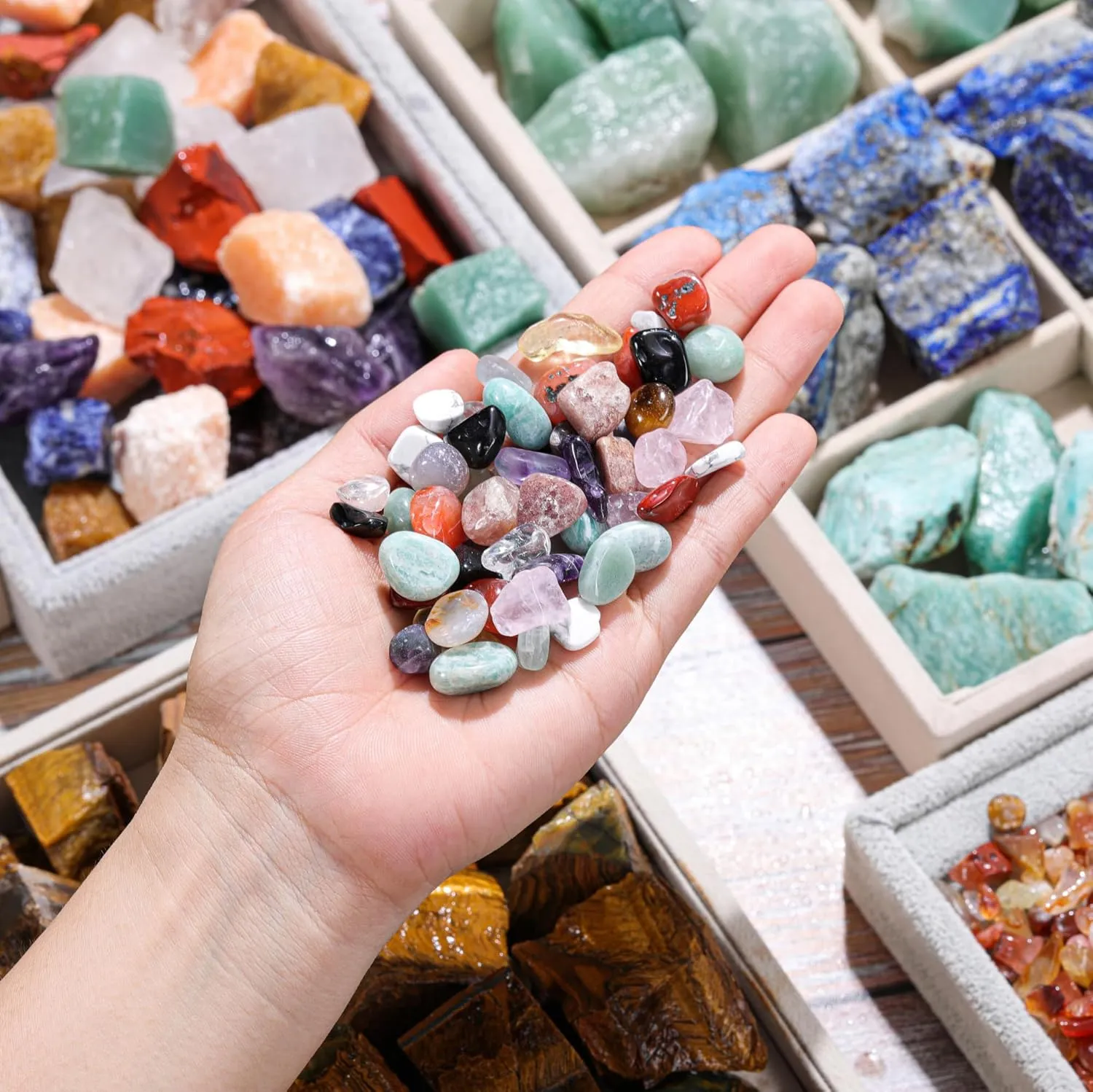 GEHECRST Assorted Healing Crystals Gemstone Box Tumbled Natural Rock Quartz Crystal Stones Chip Bulk for Wicca Reiki Chakra Healing Meditation Home Decor DIY Project Spiritual Crystal Gift Christmas