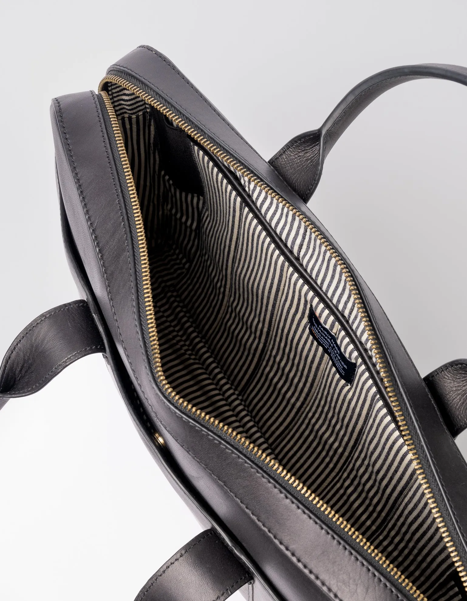 Harvey - Black Classic Leather