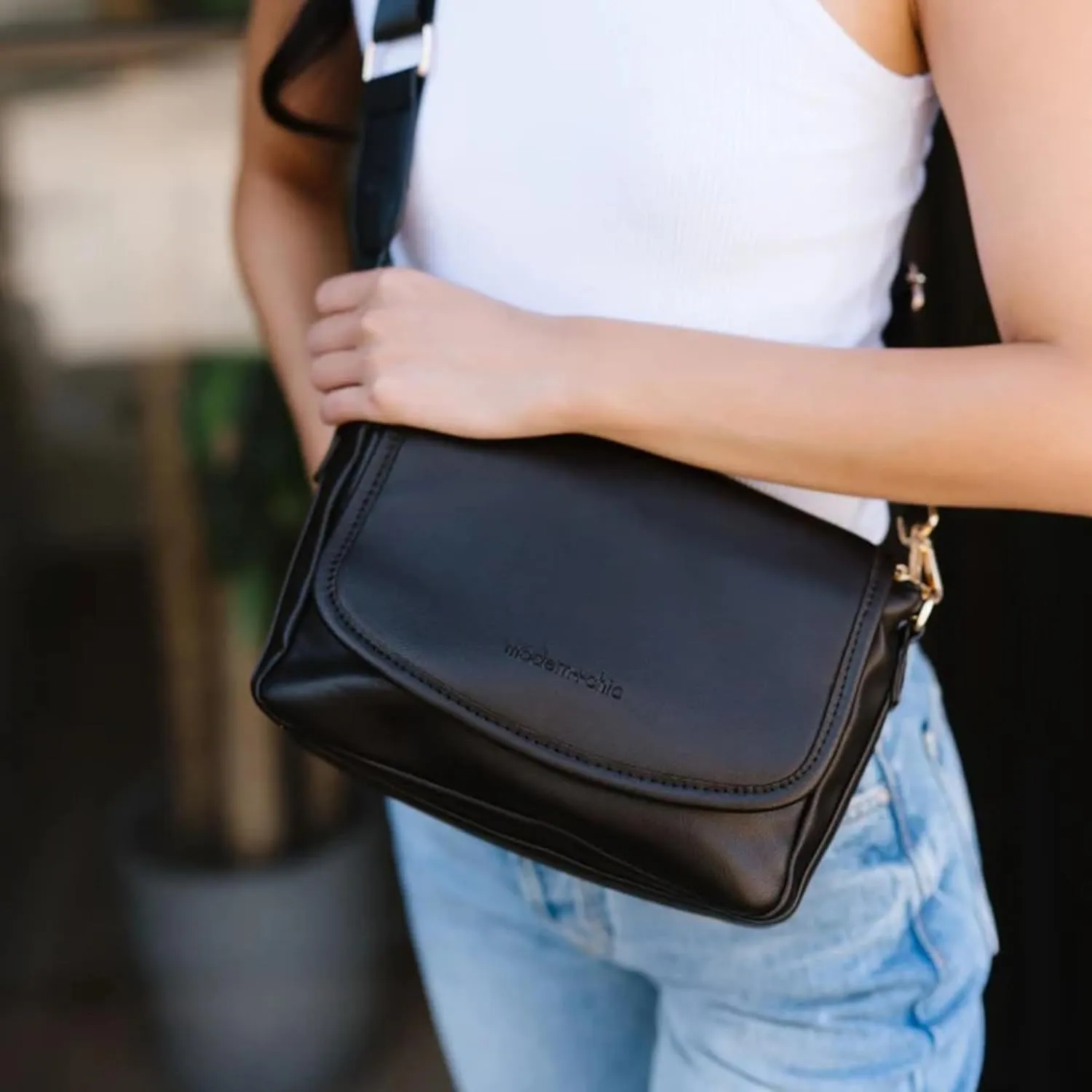 Modern Chic Crossbody Bag for Women - The Signature Crossbody Purse, Vegan Leather Sling Bag with Matching Wallet & Key Fob