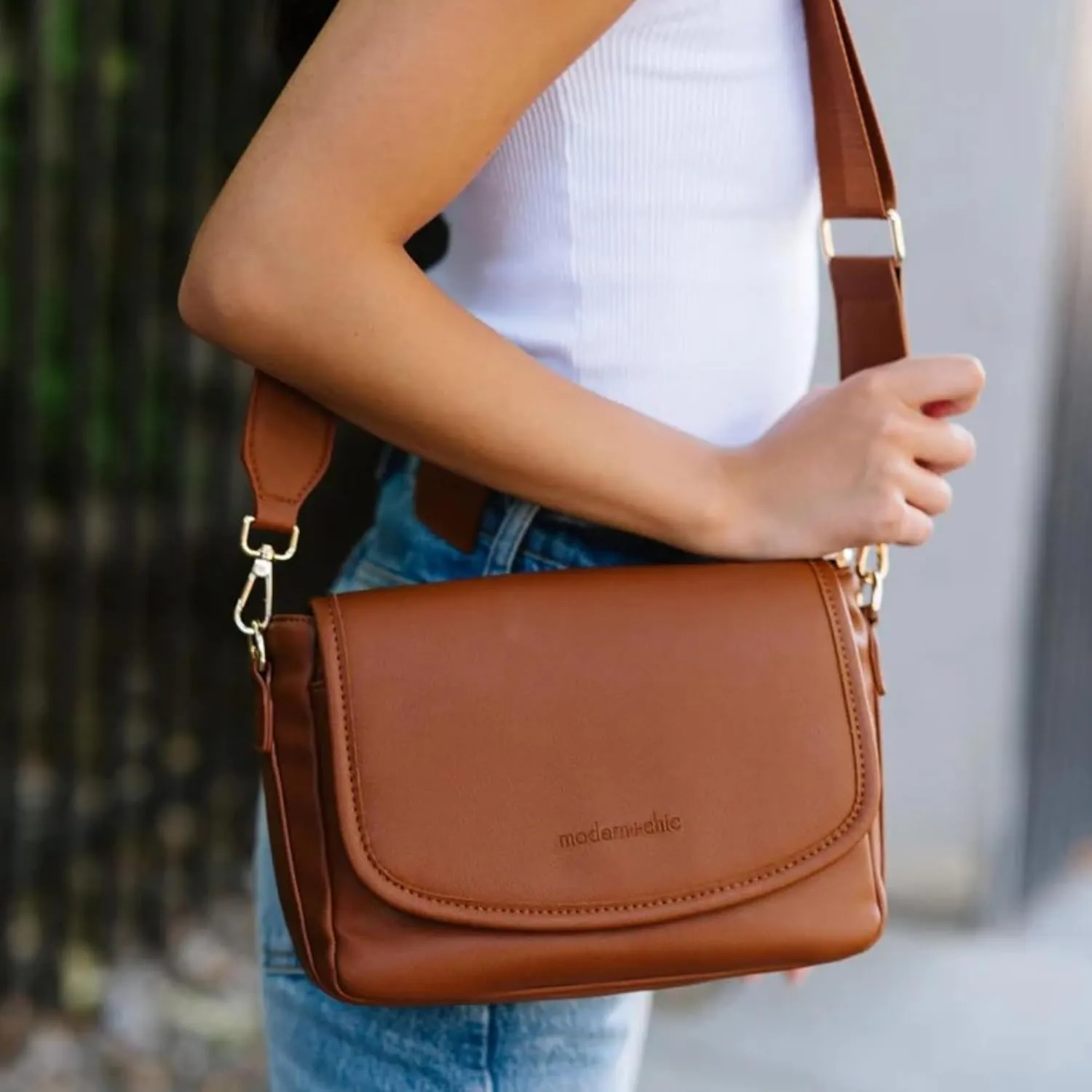 Modern Chic Crossbody Bag for Women - The Signature Crossbody Purse, Vegan Leather Sling Bag with Matching Wallet & Key Fob