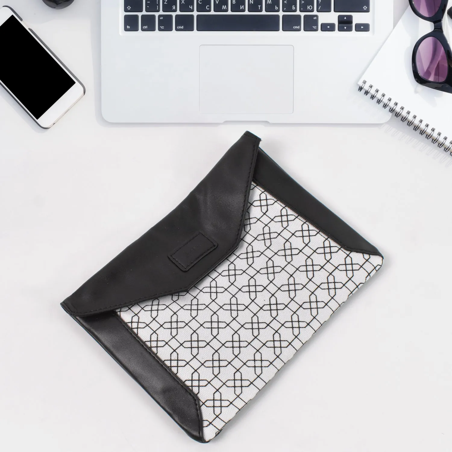 Multipurpose Pouch with Magnetic Lock (1 Pc)