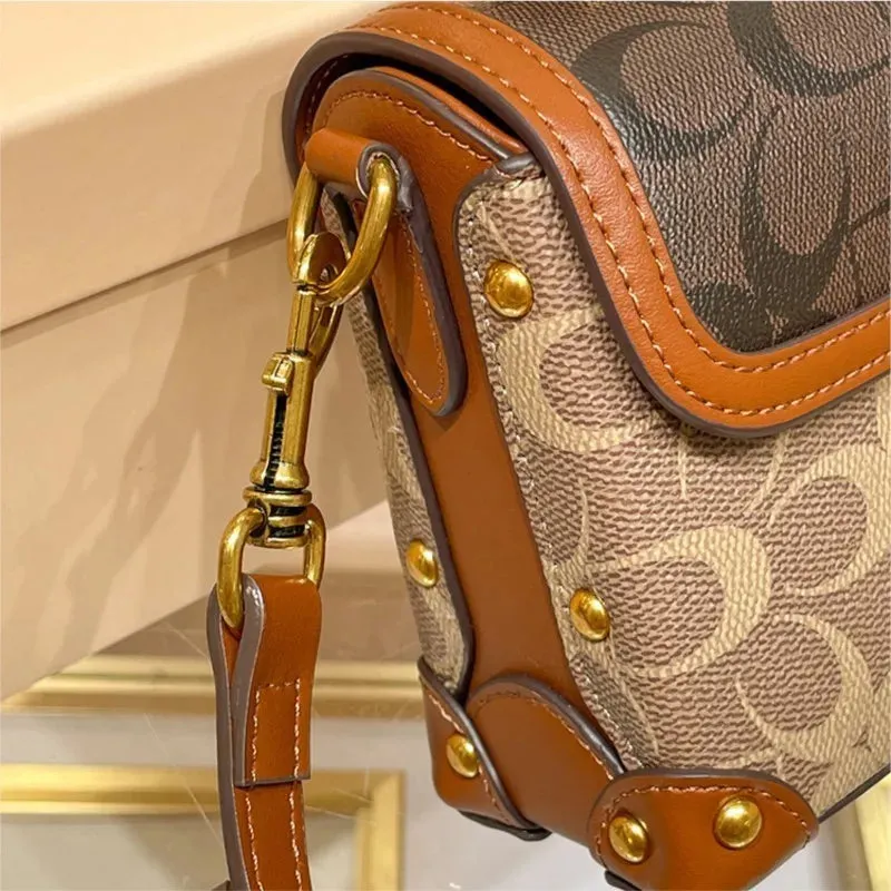 New minimalist and fashionable small handbag