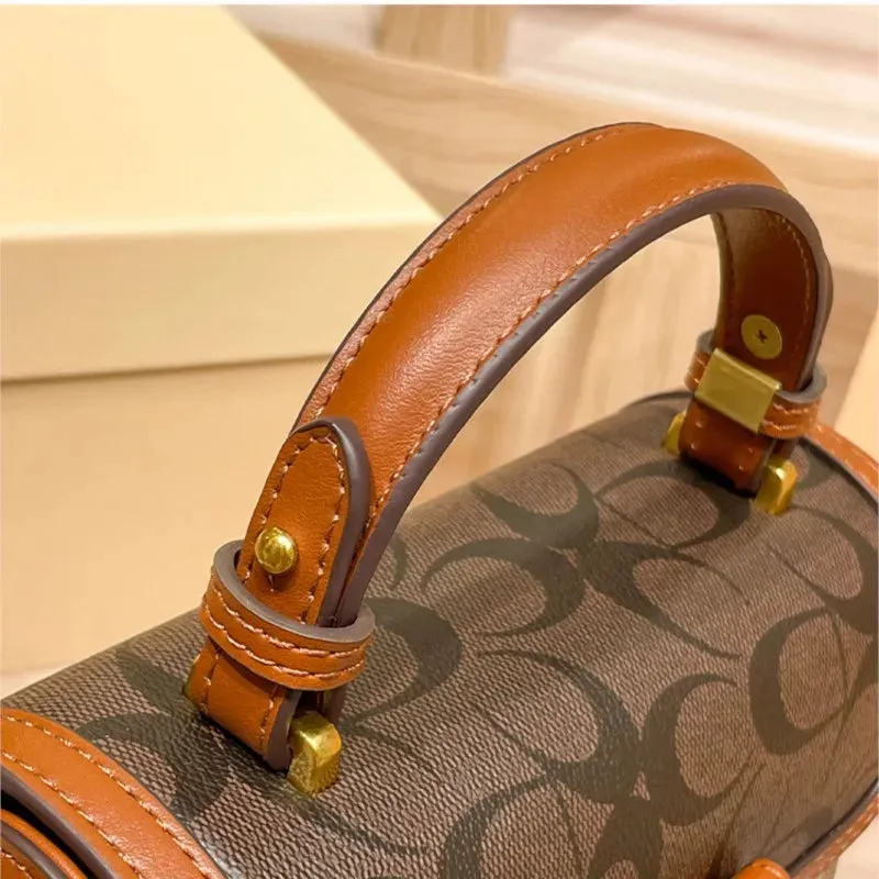 New minimalist and fashionable small handbag