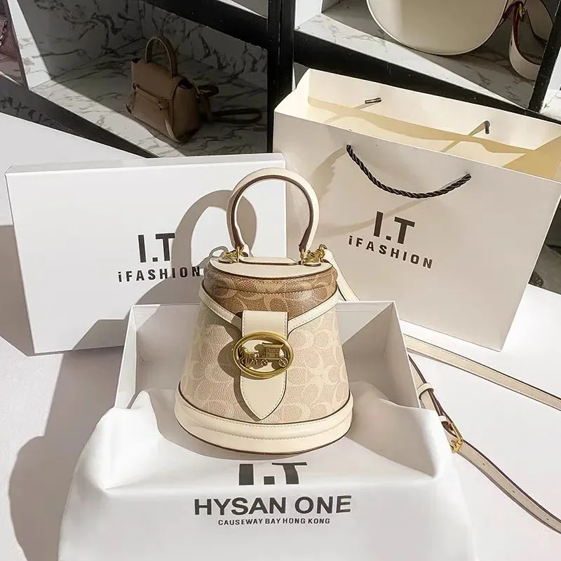 New minimalist and fashionable small handbag