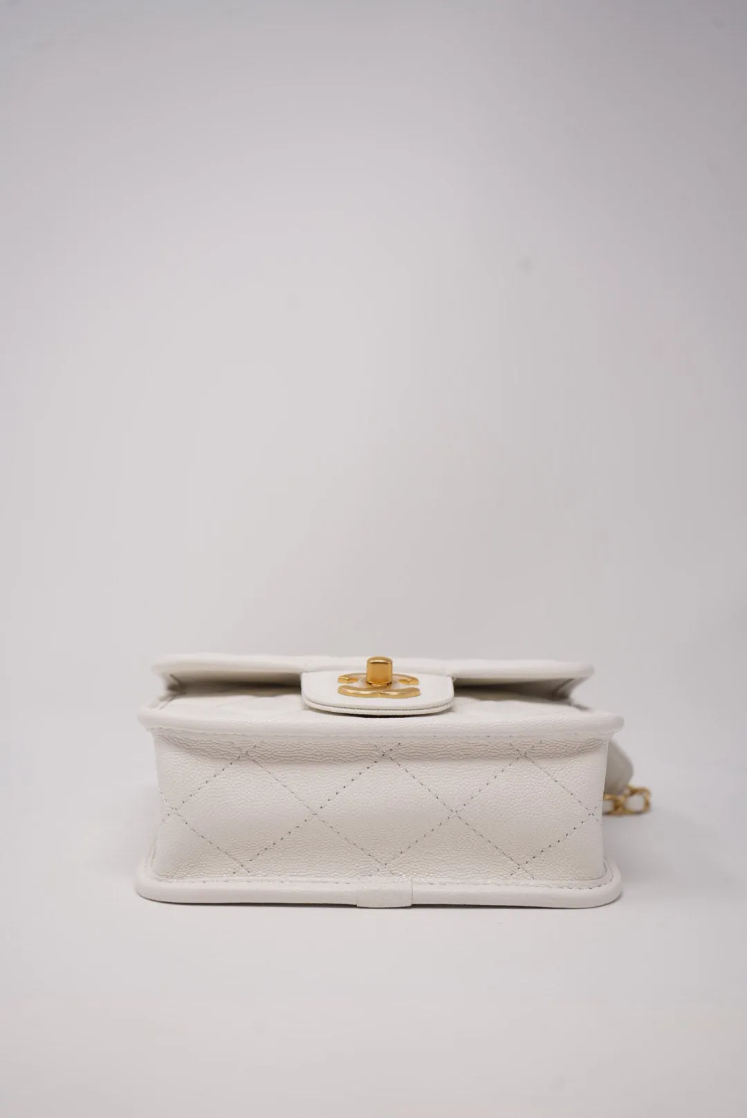 Pre-Owned Chanel 22K Flap with Top Handle Caviar