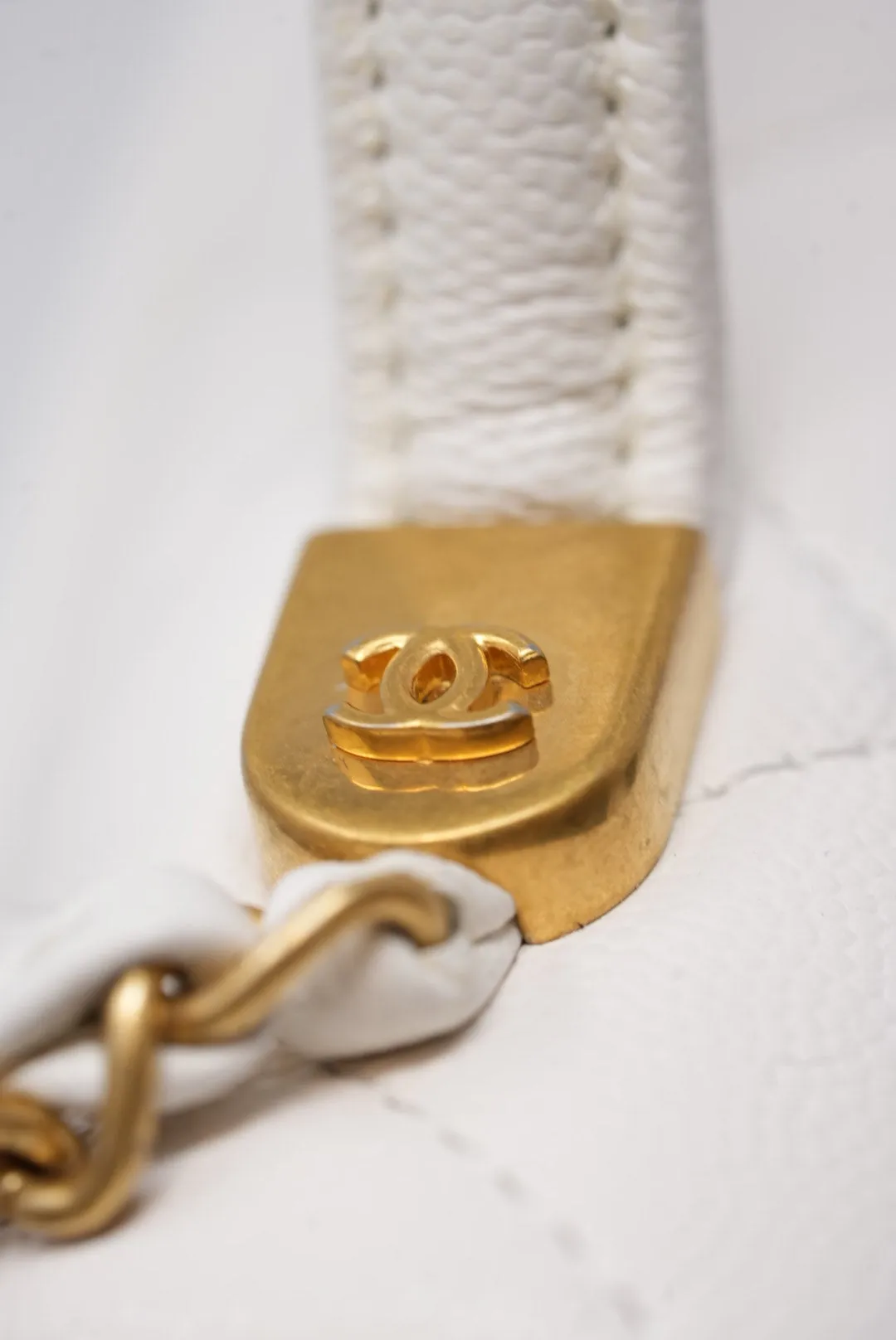 Pre-Owned Chanel 22K Flap with Top Handle Caviar