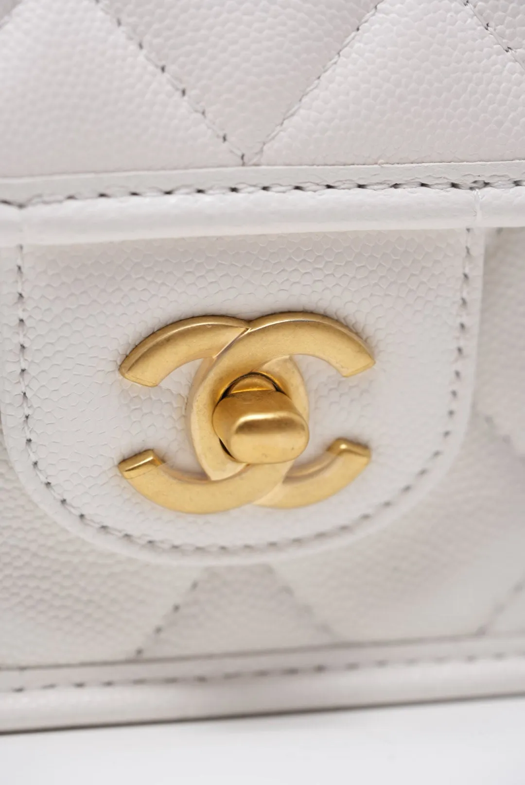 Pre-Owned Chanel 22K Flap with Top Handle Caviar