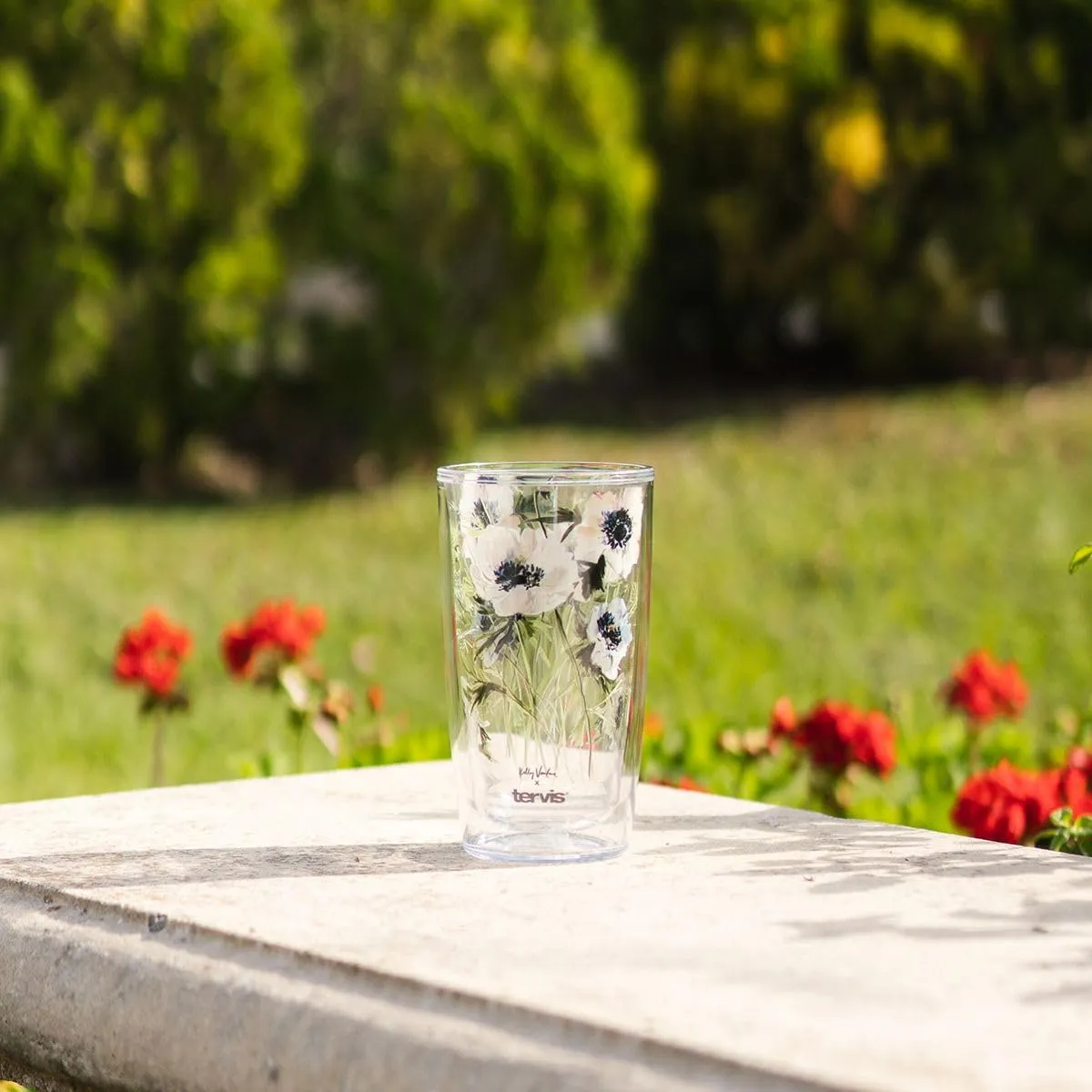 Tervis Kelly Ventura Floral Vista Crystal Collection White Wildflower Made in USA Double Walled Insulated Tumbler Travel Cup Keeps Drinks Cold & Hot, 16oz, White Wildflower